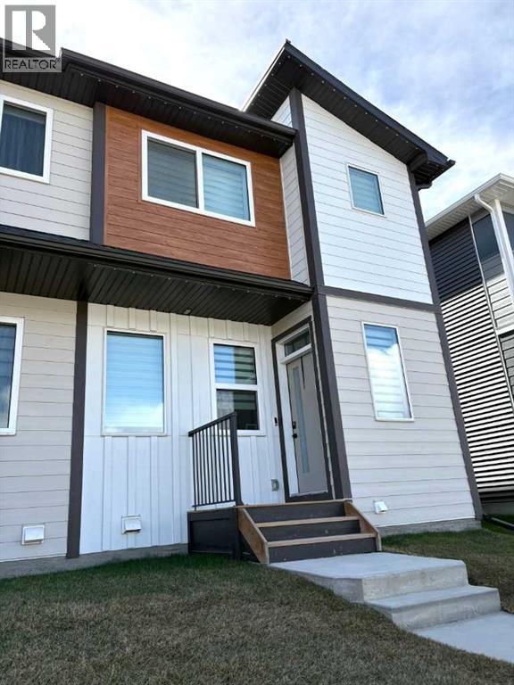 Row / Townhouse for Sale in 862 Wolf Willow Boulevard SE|Calgary, Alberta T2X5R5