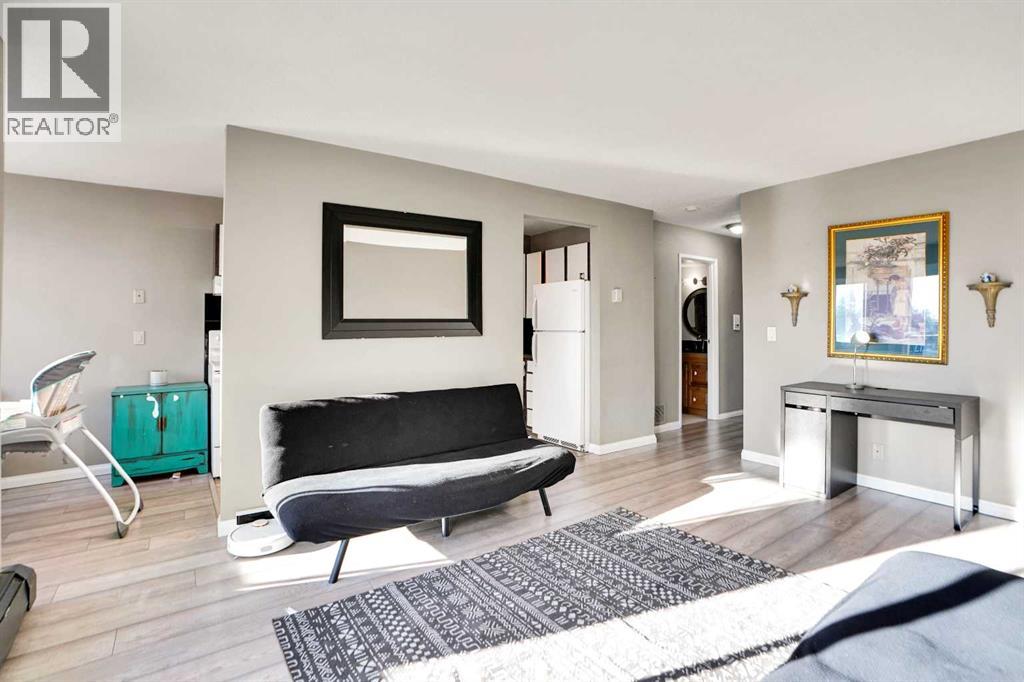 Apartment for Sale in 202, 1529 26 Avenue SW|Calgary, Alberta T2T1C4