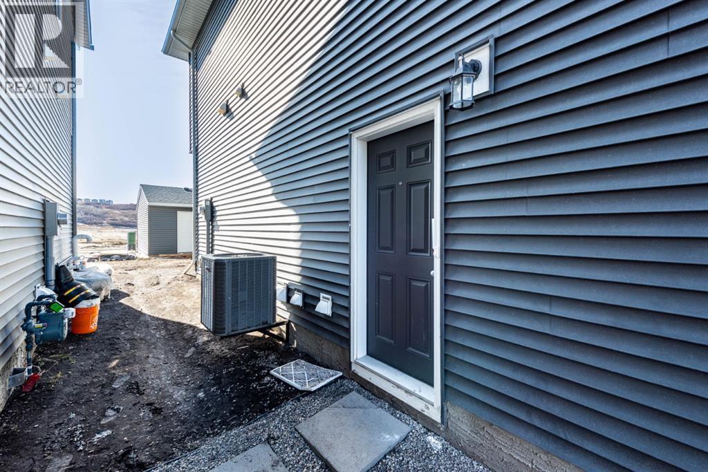 Duplex for Sale in 671 Wolf Willow Boulevard SE|Calgary, Alberta T2X5R2 3