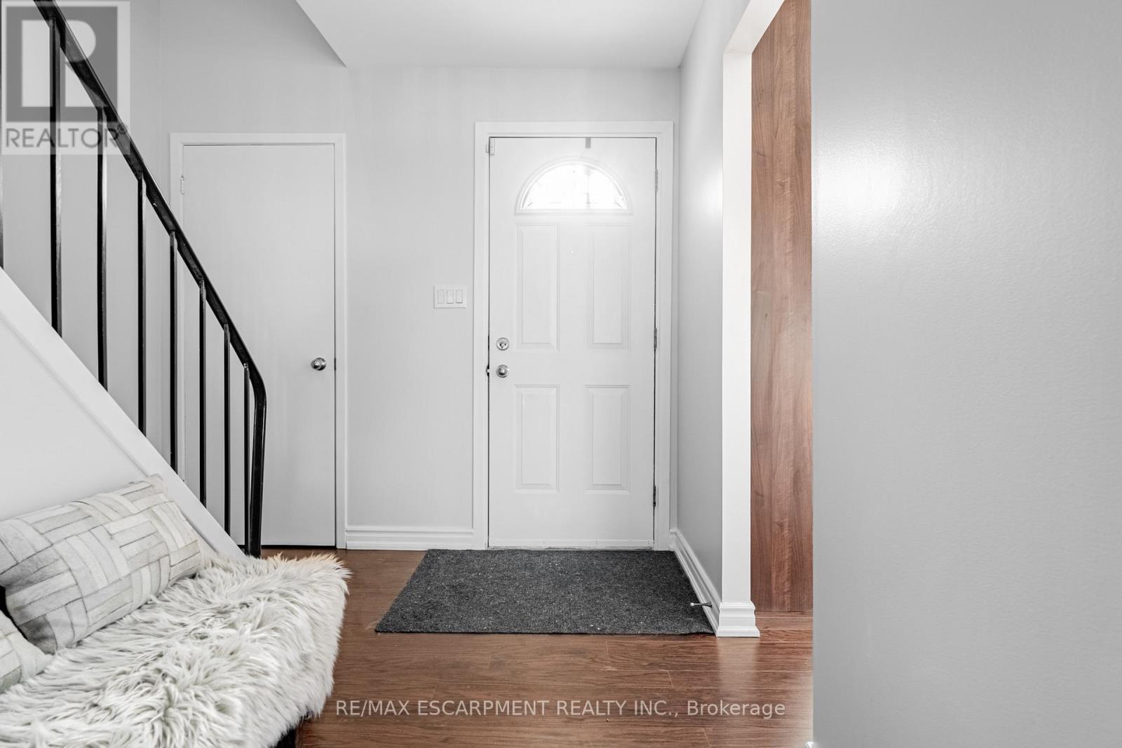 Row / Townhouse for Sale in 19 - 6650 FALCONER DRIVE|Mississauga (Streetsville), Ontario L5N1B5 3