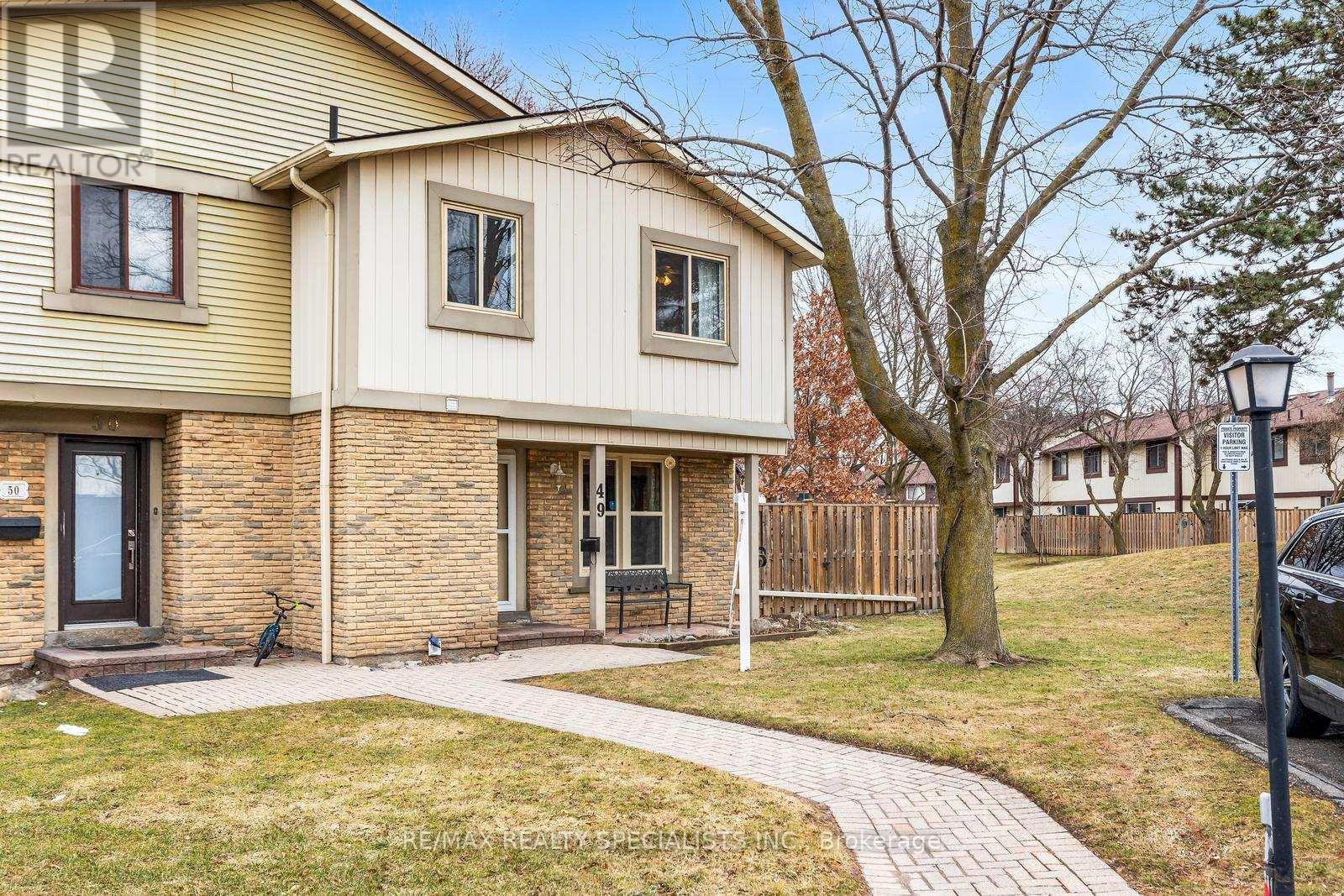 Row / Townhouse for Sale in 49 - 6650 FALCONER DRIVE|Mississauga (Streetsville), Ontario L5N1B5