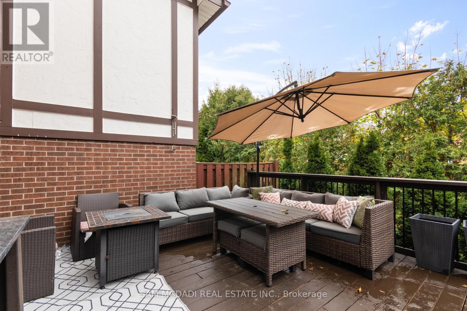 Row / Townhouse for Sale in 4 - 4230 FIELDGATE DRIVE|Mississauga (Rathwood), Ontario L4W2M5 4