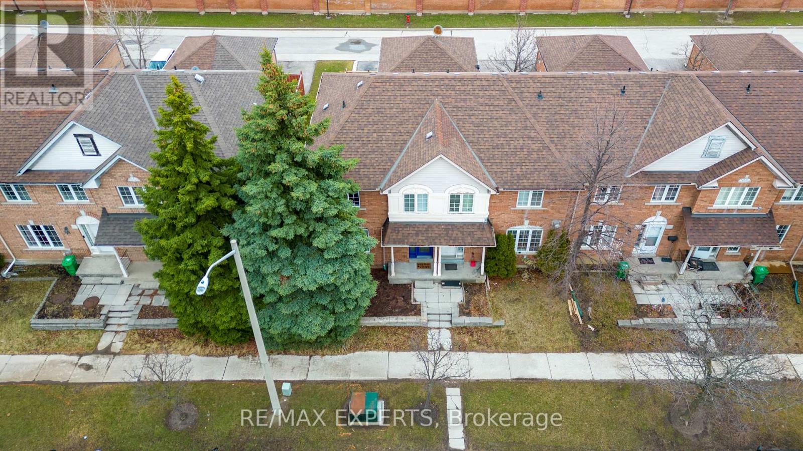 Row / Townhouse for Sale in 87 - 35 MALTA AVENUE|Brampton (Fletcher's Creek South), Ontario L6Y5B4 2
