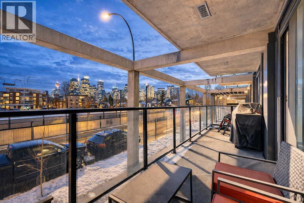 211, 327 9A Street NW