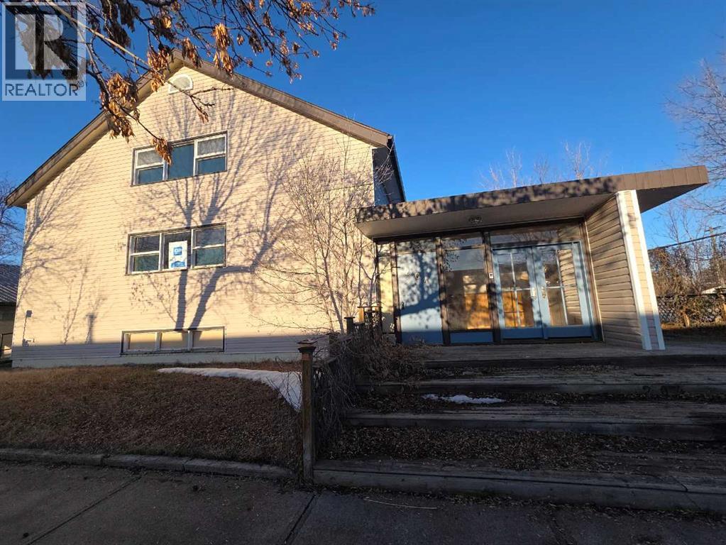 204 Lay Vivian Avenue W