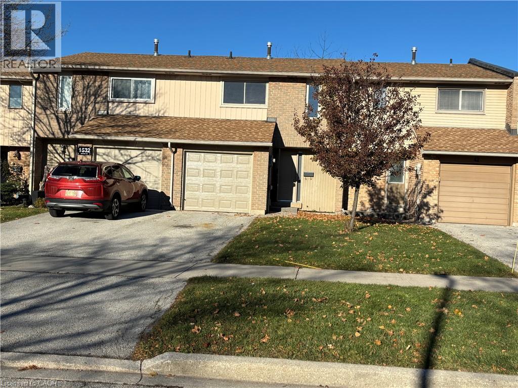 Row / Townhouse for Sale in 1532 LANCASTER Drive Unit# 41|Oakville, Ontario L6H2Z3 2