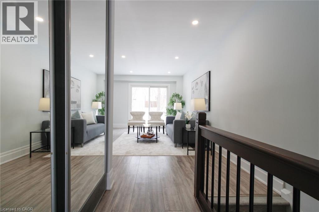 Row / Townhouse for Sale in 1532 LANCASTER Drive Unit# 41|Oakville, Ontario L6H2Z3 4