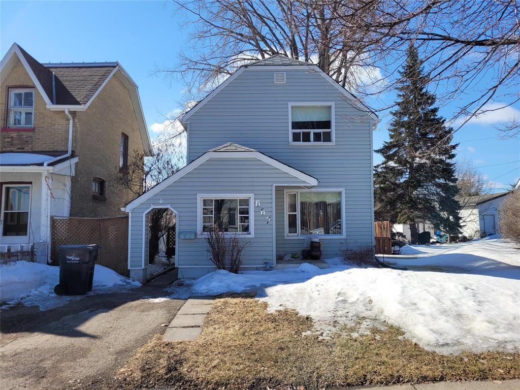 667 Countess Avenue E