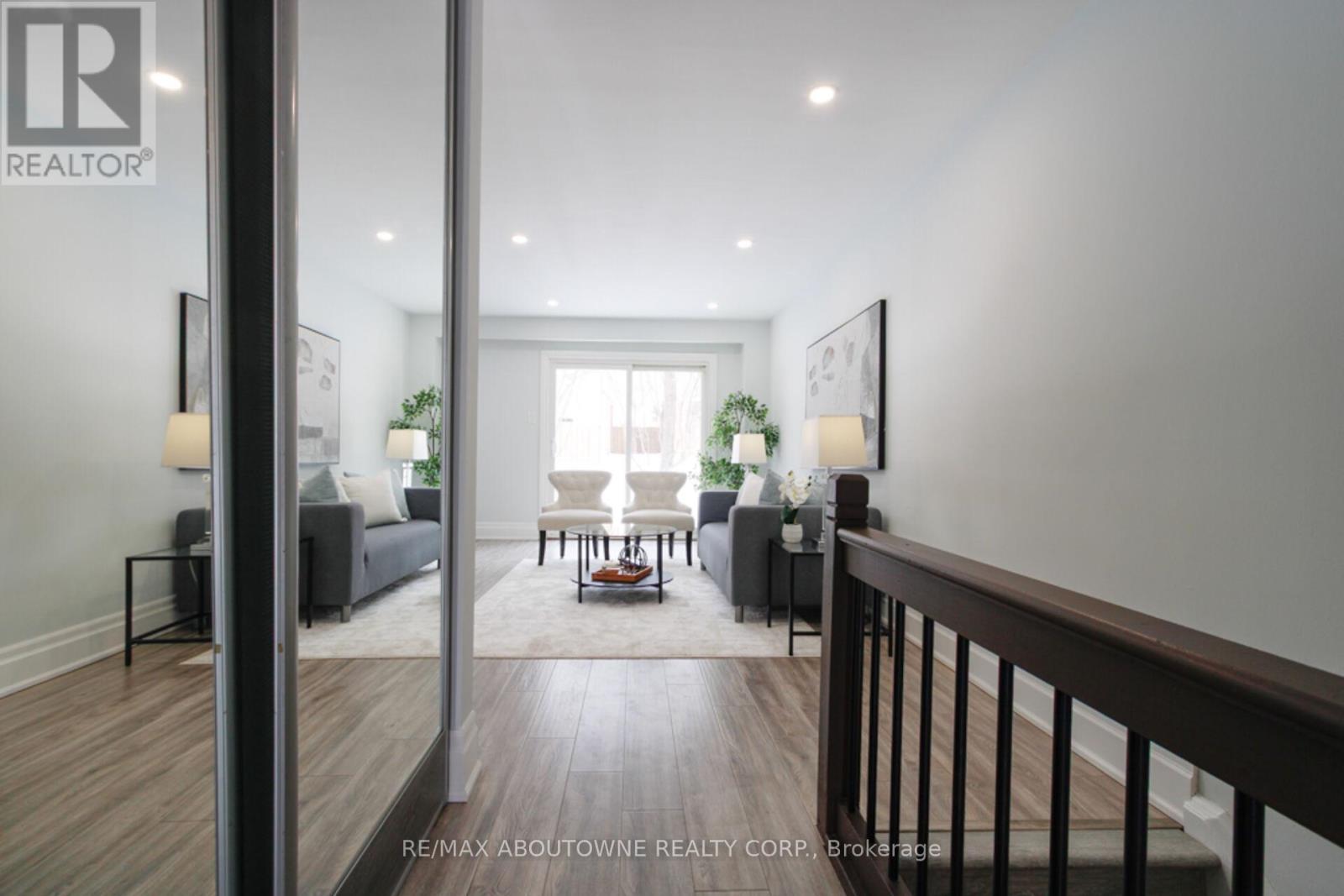 Row / Townhouse for Sale in 41 - 1532 LANCASTER DRIVE|Oakville (FA Falgarwood), Ontario L6H2Z3 4