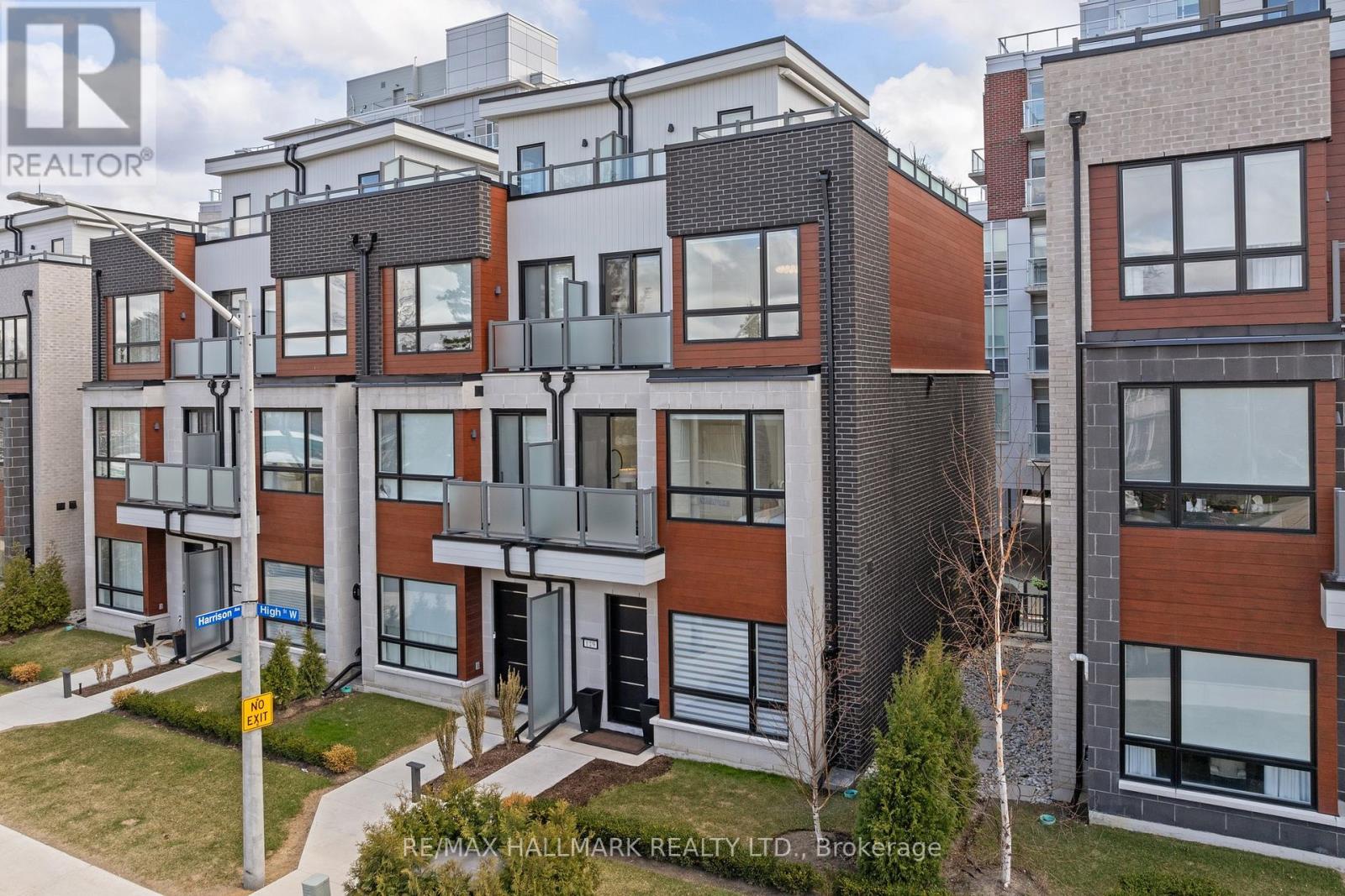 Row / Townhouse for Sale in 129 HIGH STREET W|Mississauga (Port Credit), Ontario L5H1K4