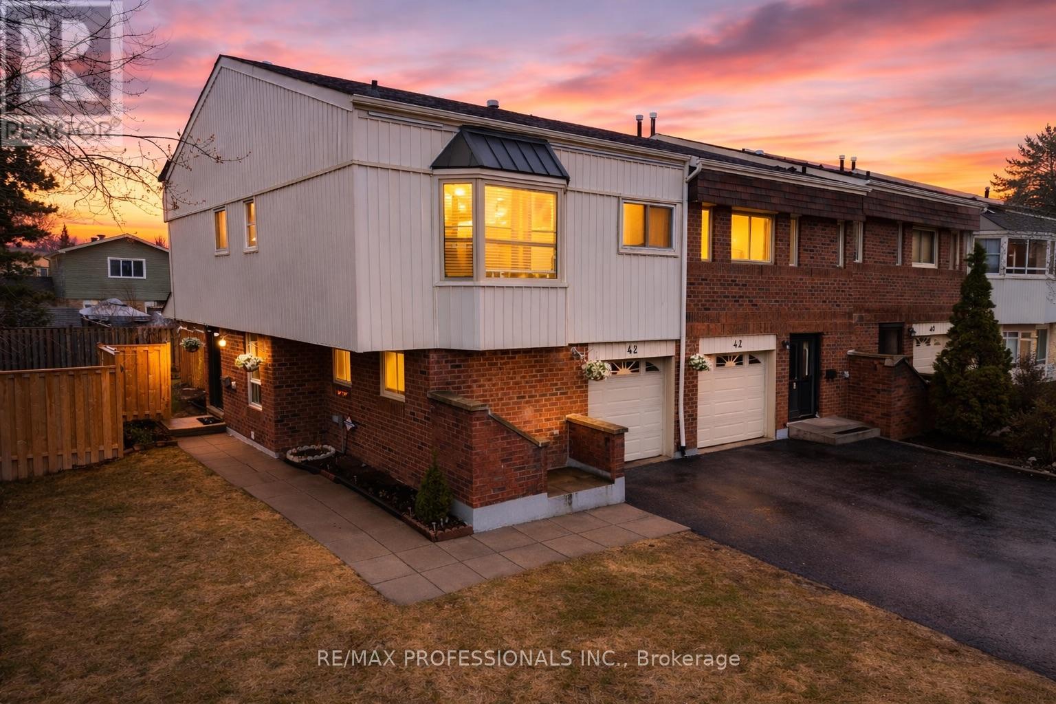 Row / Townhouse for Sale in TH42 - 6520 CORFU ROAD|Mississauga (Meadowvale), Ontario L5N3B4 2