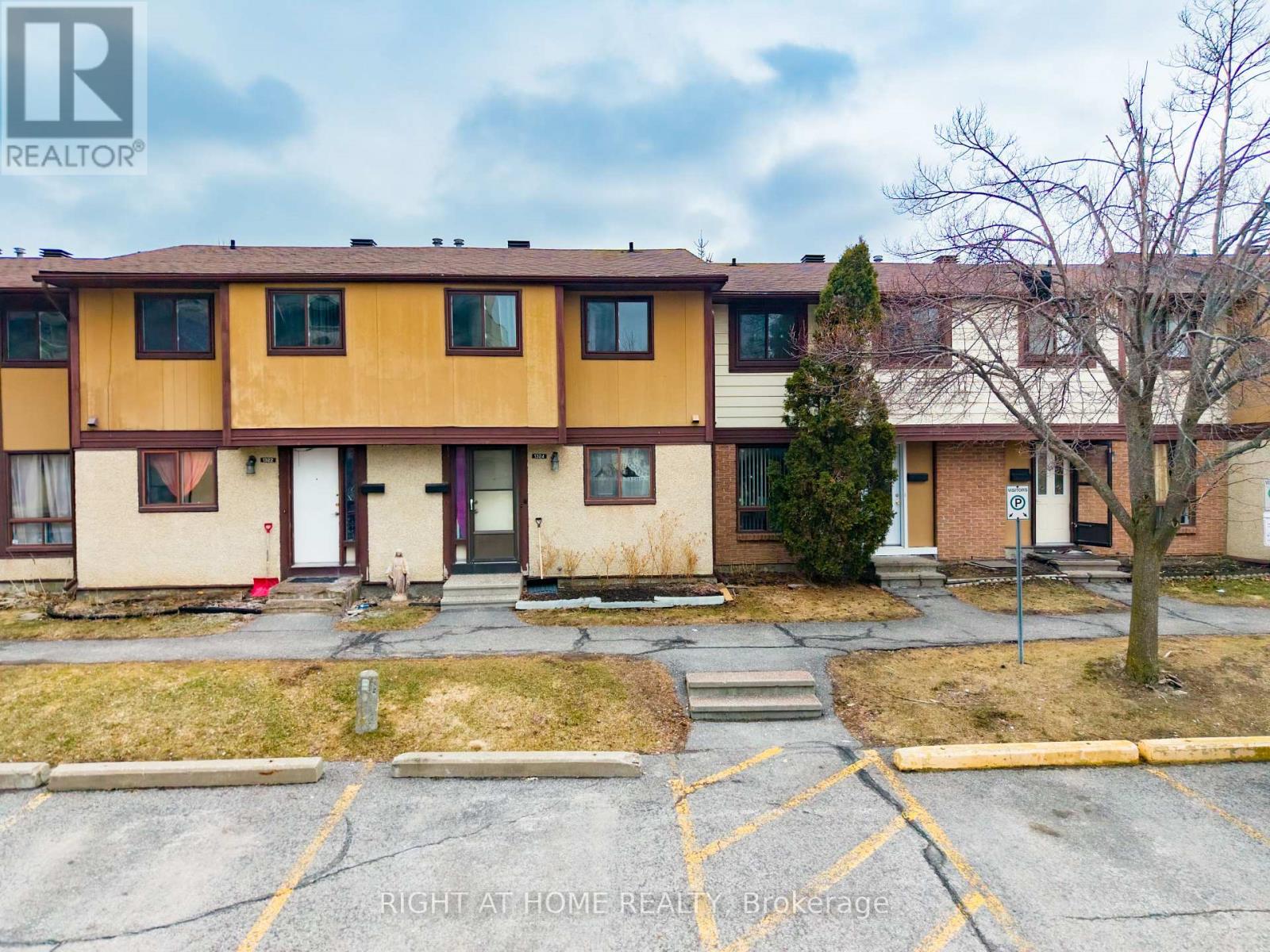 1324 BELGATE WAY, Ottawa, Ontario K1J8P9