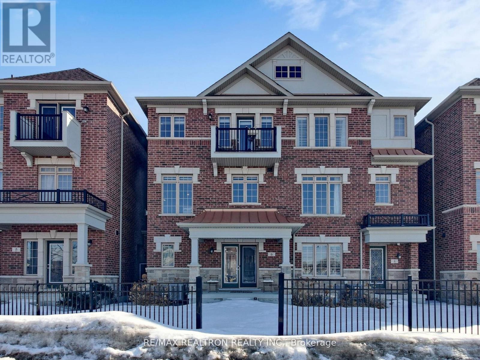 Row / Townhouse for Sale in 6 OAKMORE LANE|Brampton (Bram West), Ontario L6Y6H5 2