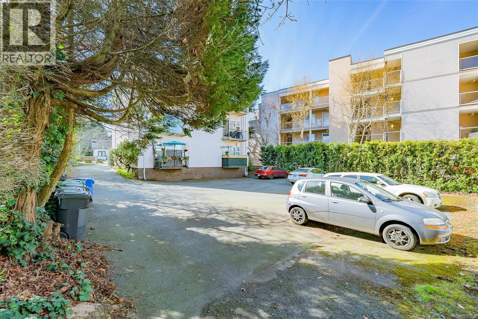 For sale: 160 Stewart Ave, Nanaimo, British Columbia V9S4B9 - 1031256 ...