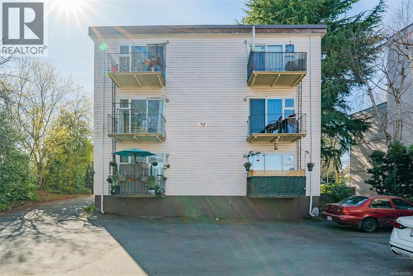 For sale: 160 Stewart Ave, Nanaimo, British Columbia V9S4B9 - 1031256 ...