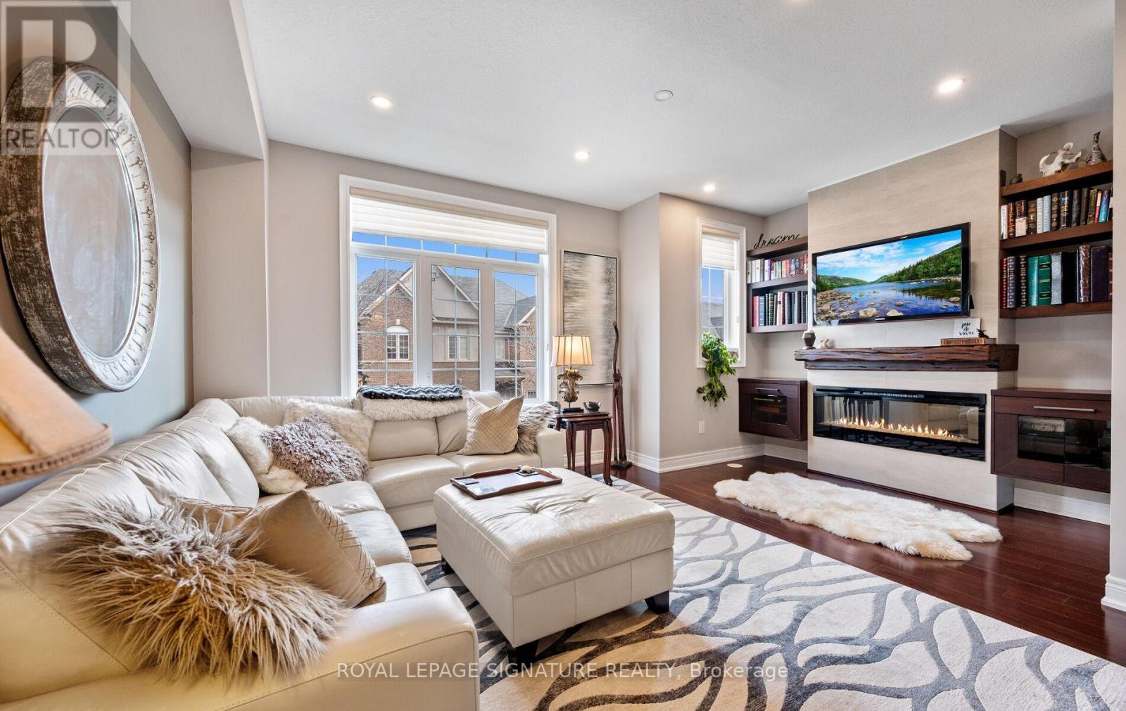 Row / Townhouse for Sale in 19 - 5988 TURNEY DRIVE|Mississauga (Streetsville), Ontario L5M0S5