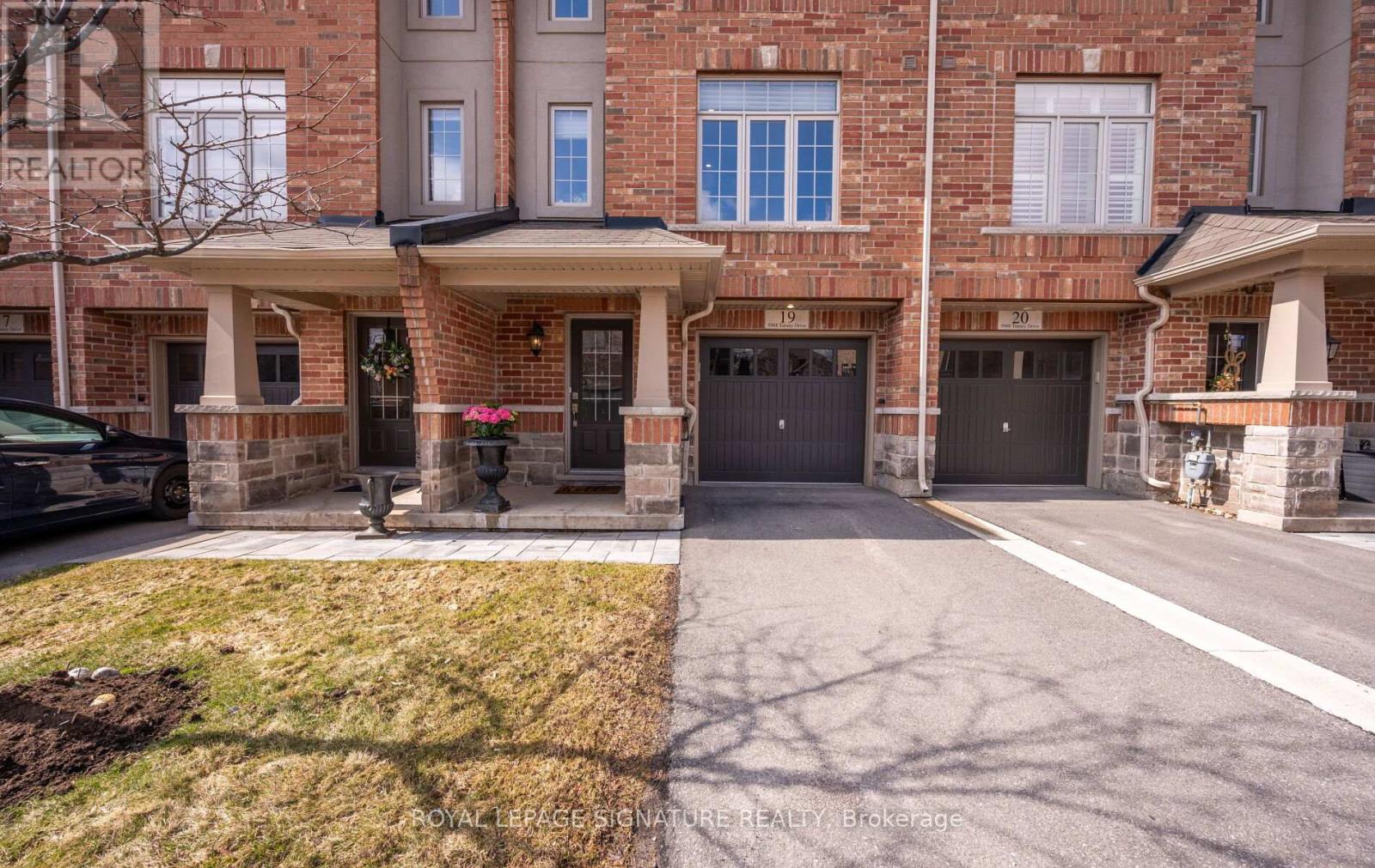 Row / Townhouse for Sale in 19 - 5988 TURNEY DRIVE|Mississauga (Streetsville), Ontario L5M0S5 3