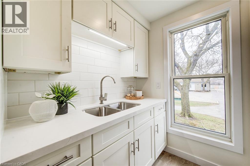35 BRECKENRIDGE Drive Unit# 64, Kitchener, Ontario N2B3H5