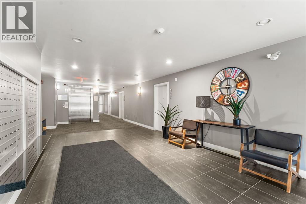 Apartment for Sale in 302, 515 4 Avenue NE|Calgary, Alberta T2E0J9 2