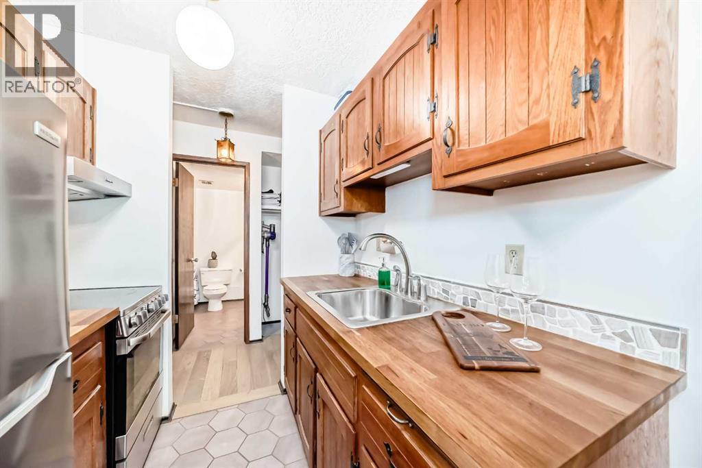 Apartment for Sale in 305, 635 57 Avenue SW|Calgary, Alberta T2V0H5 5