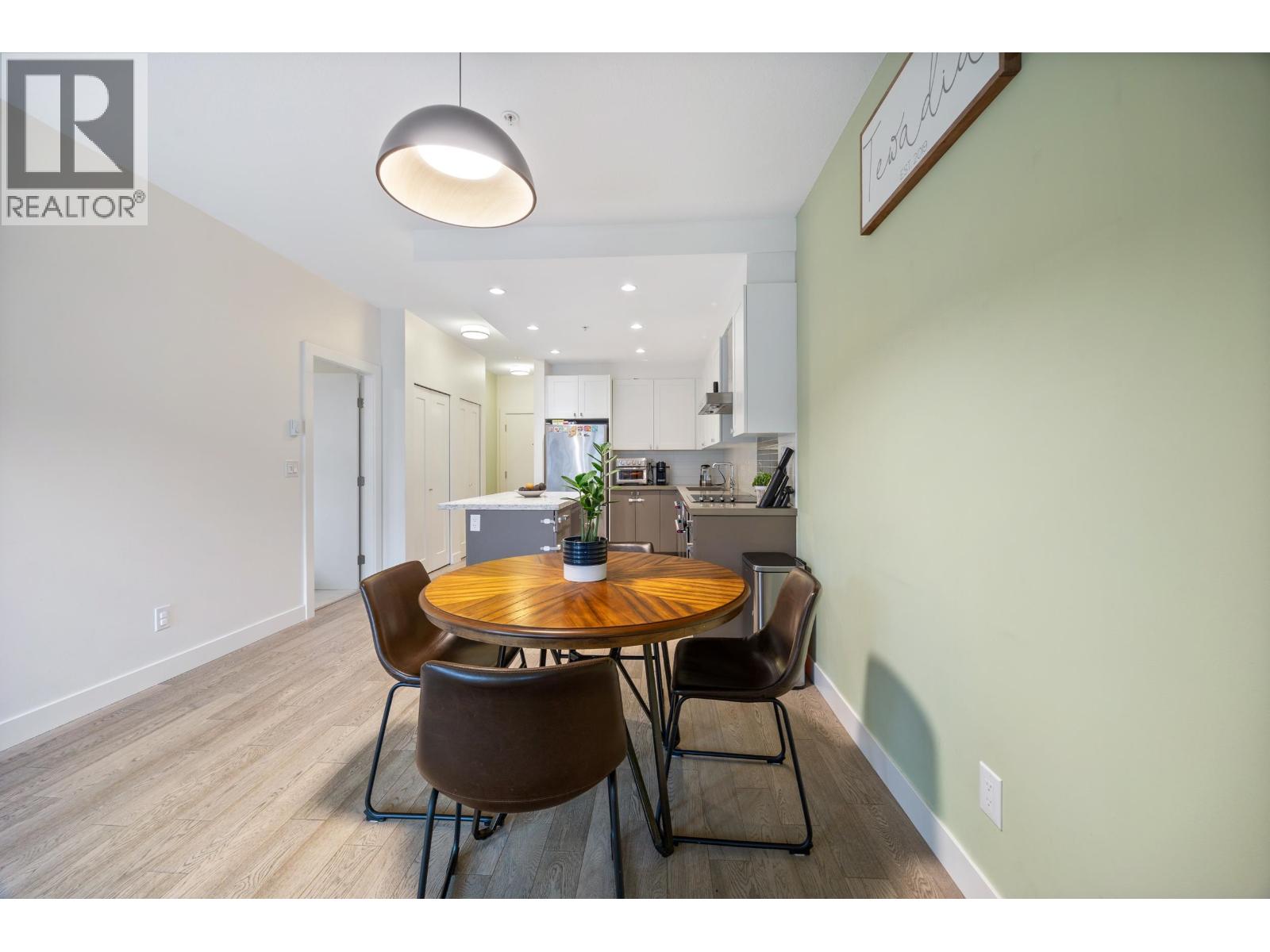 For sale: 209 3399 NOEL DRIVE, Burnaby, British Columbia V3J0G8 ...