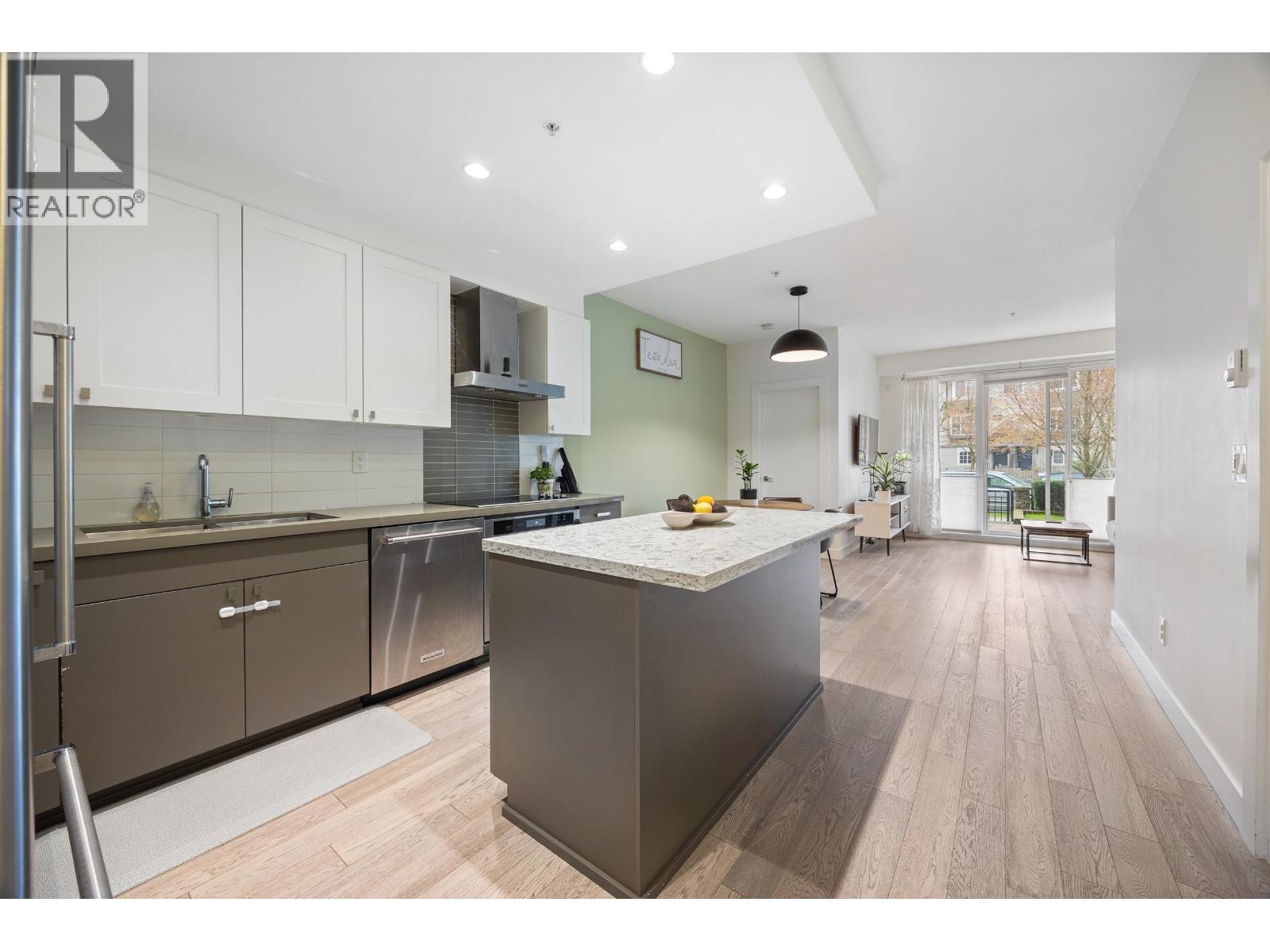 For sale: 209 3399 NOEL DRIVE, Burnaby, British Columbia V3J0G8 ...