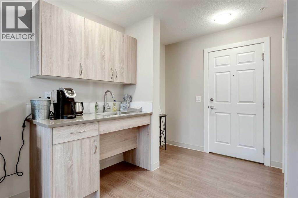 Apartment for Sale in 404, 2635 Eversyde Avenue SW|Calgary, Alberta T2Y5G9 3