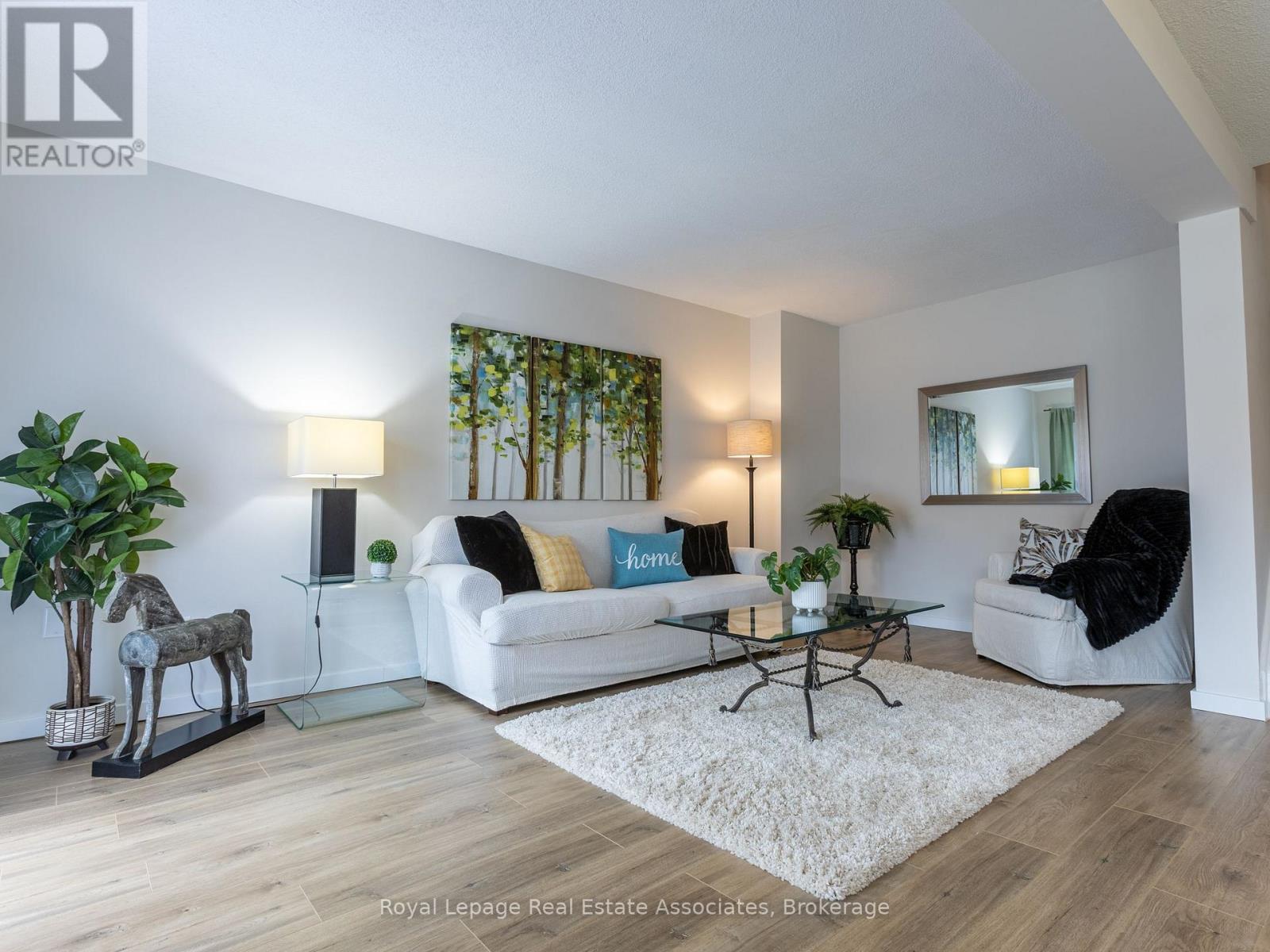 Row / Townhouse for Sale in 57 - 2605 WOODCHESTER DRIVE|Mississauga (Sheridan), Ontario L5K2E3 2