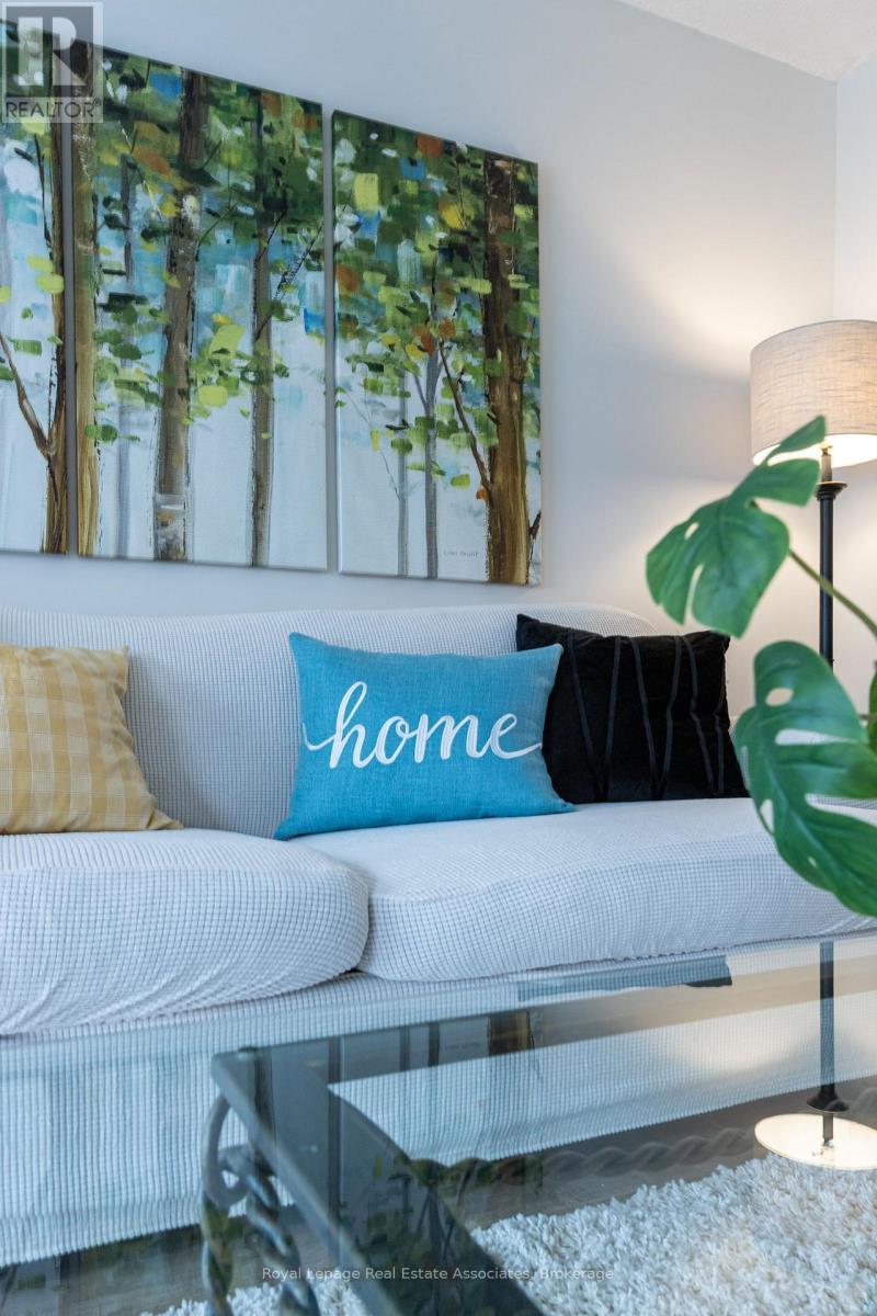 Row / Townhouse for Sale in 57 - 2605 WOODCHESTER DRIVE|Mississauga (Sheridan), Ontario L5K2E3 5