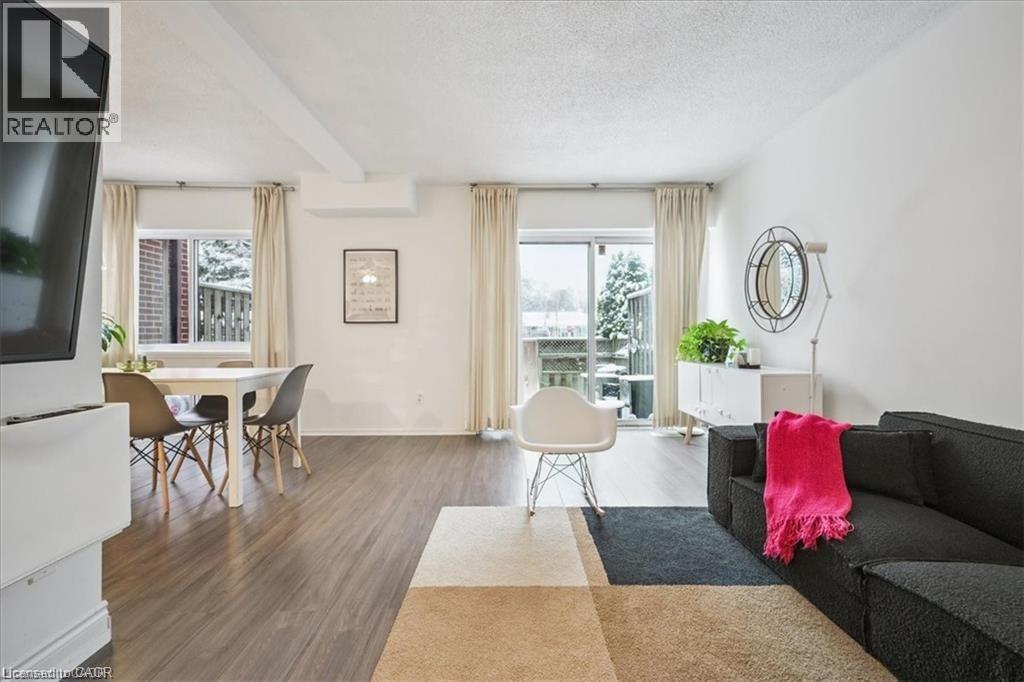 Row / Townhouse for Sale in 1230 GRIPSHOLM Road Unit# 17|Mississauga, Ontario L4Y2G9 5