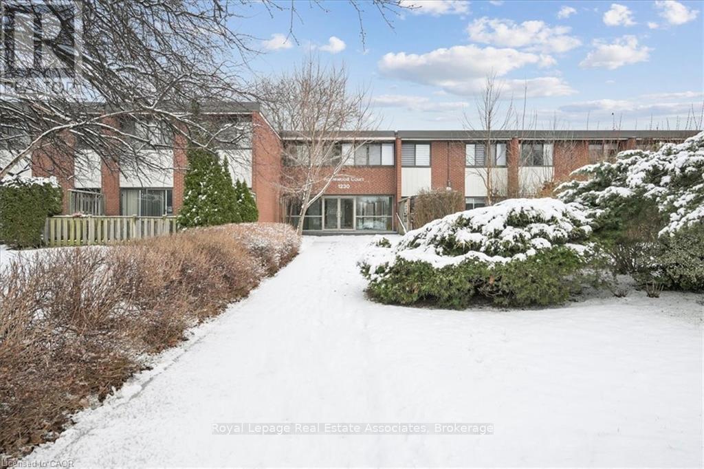 Row / Townhouse for Sale in 17 - 1230 GRIPSHOLM ROAD|Mississauga (Applewood), Ontario L4Y2G9