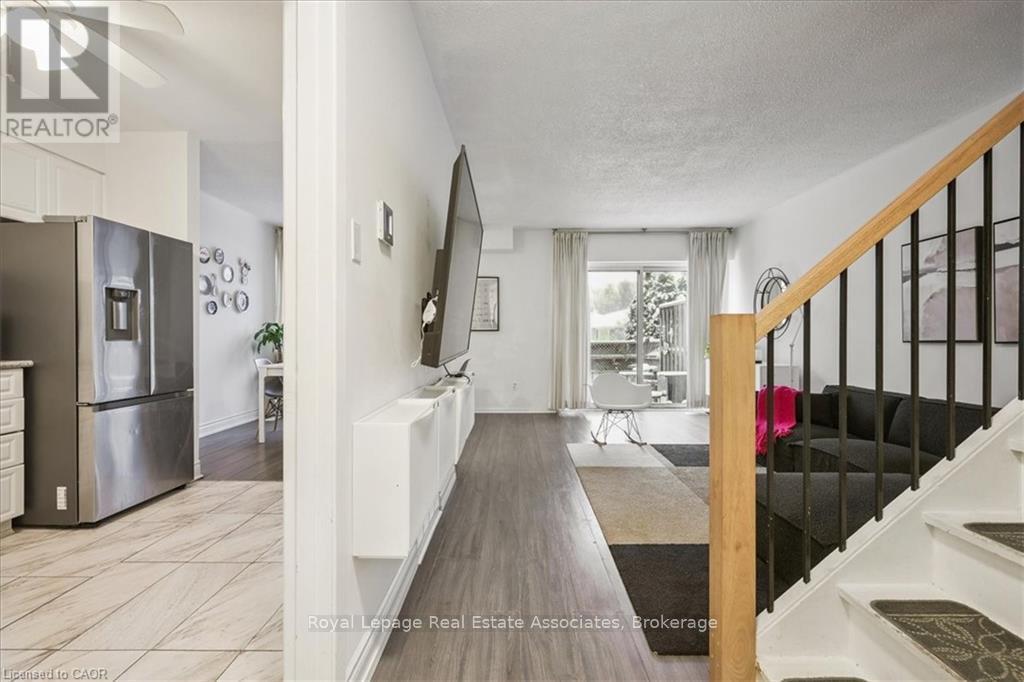 Row / Townhouse for Sale in 17 - 1230 GRIPSHOLM ROAD|Mississauga (Applewood), Ontario L4Y2G9 4