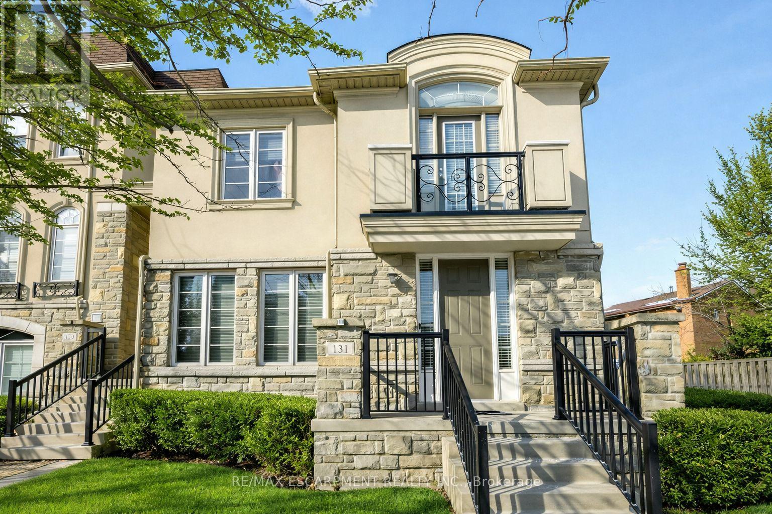 Row / Townhouse for Sale in 131 ROBERT SPECK PARKWAY|Mississauga (City Centre), Ontario L4Z0A6 2