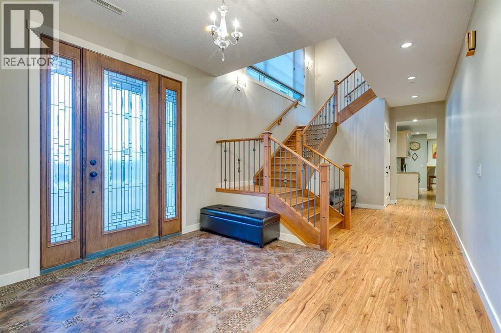 House for Sale in 215 Patton Court SW|Calgary, Alberta T2V5G4 5