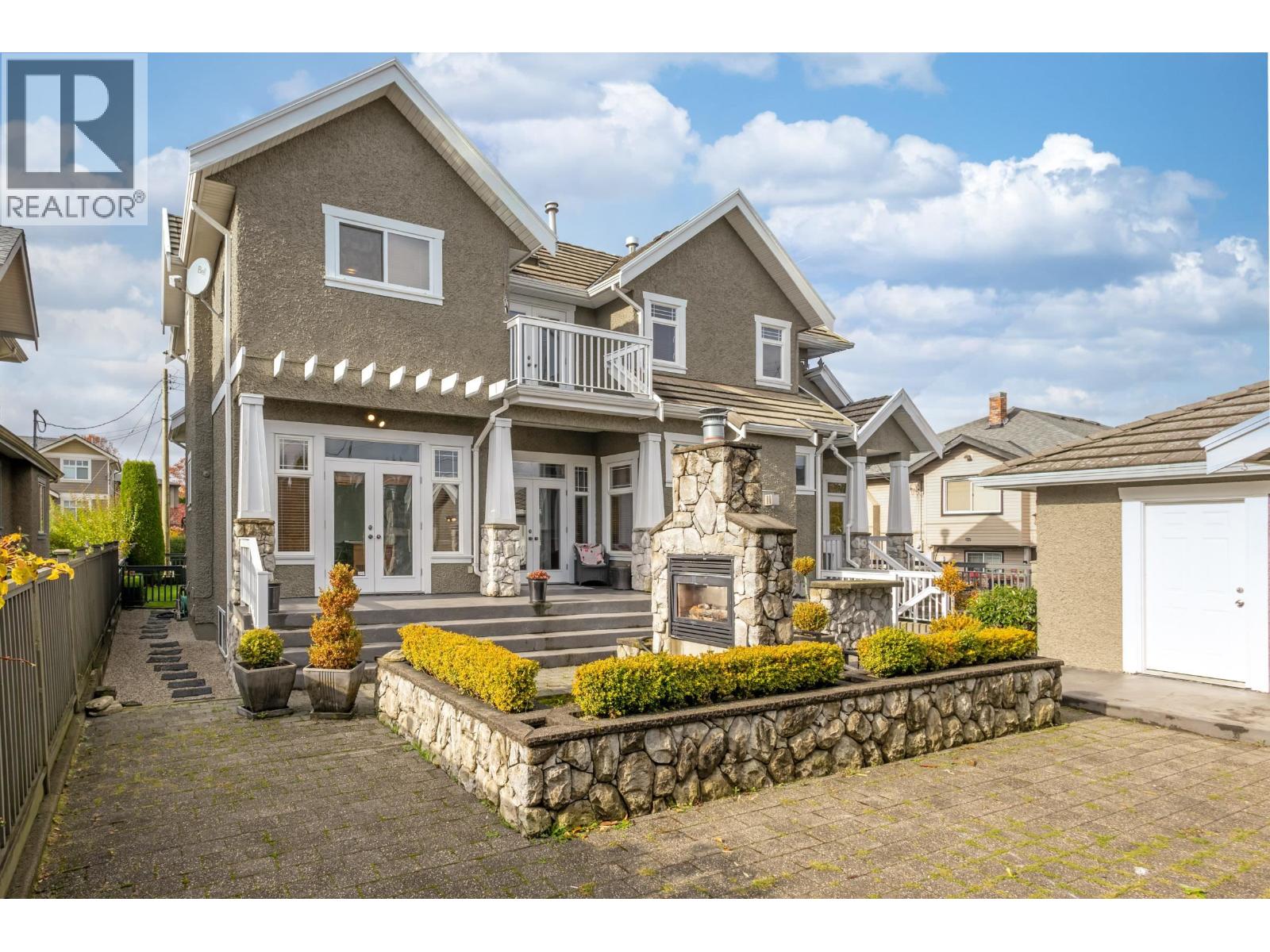 For sale: 186 MACDONALD AVENUE, Burnaby, British Columbia V5C4M5