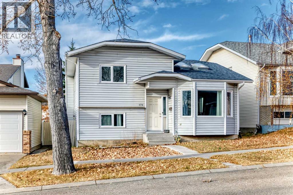 House for Sale in 179 Hawkwood Boulevard NW|Calgary, Alberta T2R0B3 2
