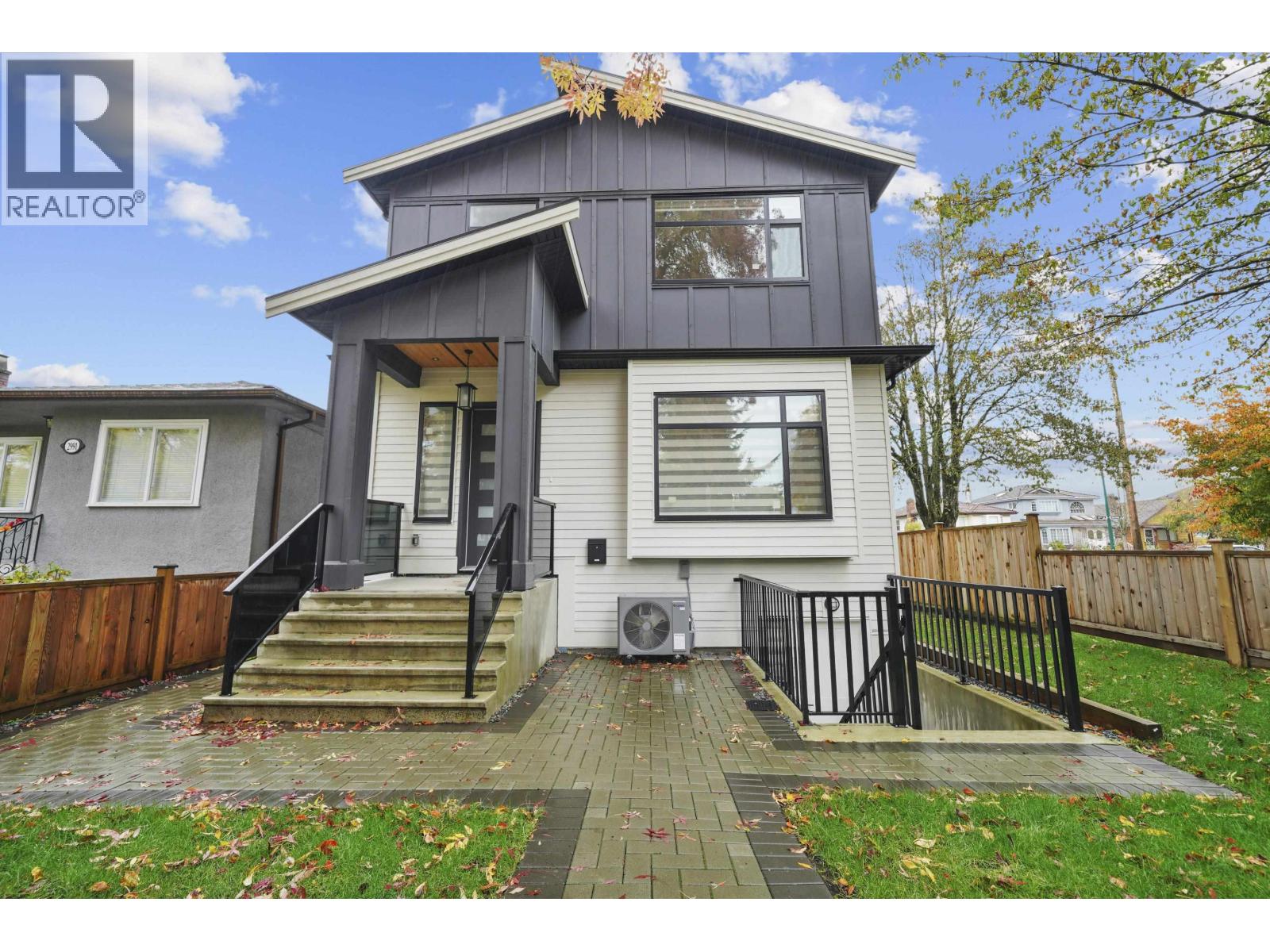 2995 E 17TH AVENUE|Vancouver, British Columbia V5M2N4