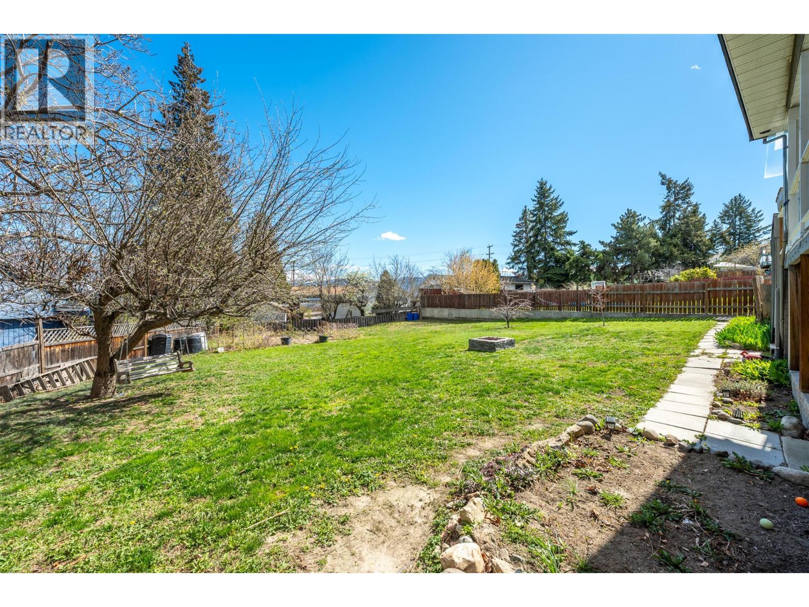 For sale: 3853 Glenway Road, West Kelowna, British Columbia V4T1C9 ...