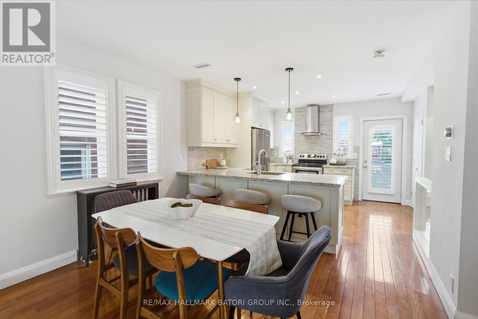 For sale: 261 CASTLEFIELD AVENUE, Toronto (Yonge-Eglinton), Ontario ...