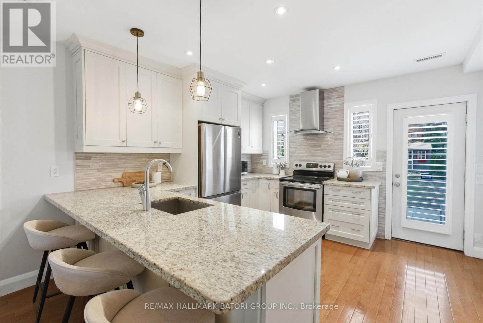 For sale: 261 CASTLEFIELD AVENUE, Toronto (Yonge-Eglinton), Ontario ...