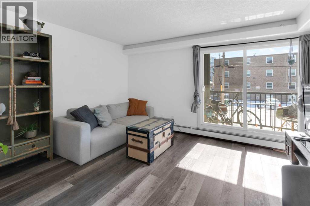 Apartment for Sale in 204, 931 2 Avenue NW|Calgary, Alberta T2N0E6 4