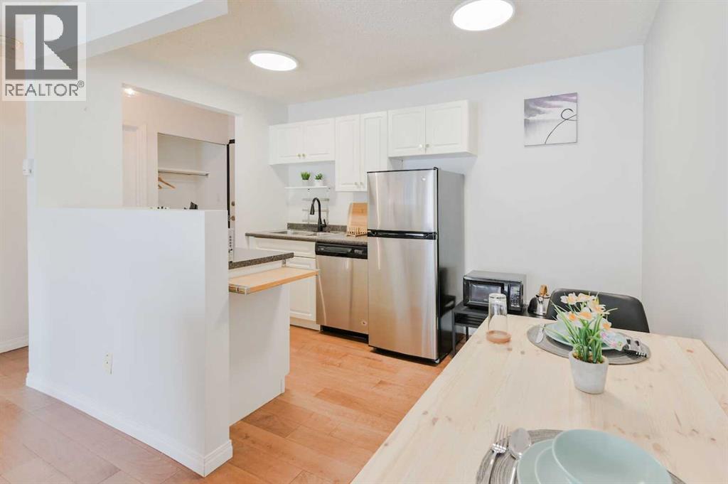 Apartment for Sale in 202, 1626 14 Avenue SW|Calgary, Alberta T3C0W5 2