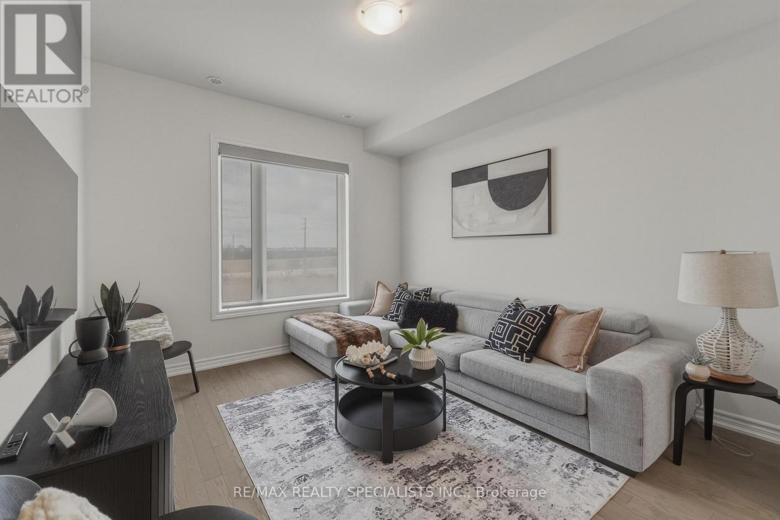 Row / Townhouse for Sale in 27 - 348 WHEAT BOOM DRIVE|Oakville (JM Joshua Meadows), Ontario L6H3V6 4