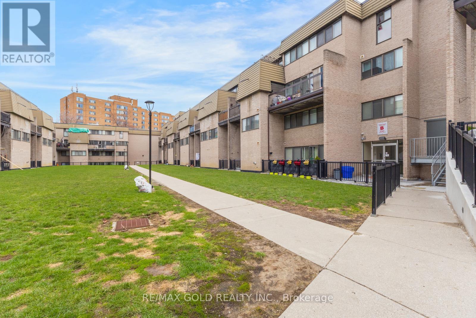 Row / Townhouse for Sale in 235 - 2095 ROCHE COURT|Mississauga (Sheridan), Ontario L5K2C8 2