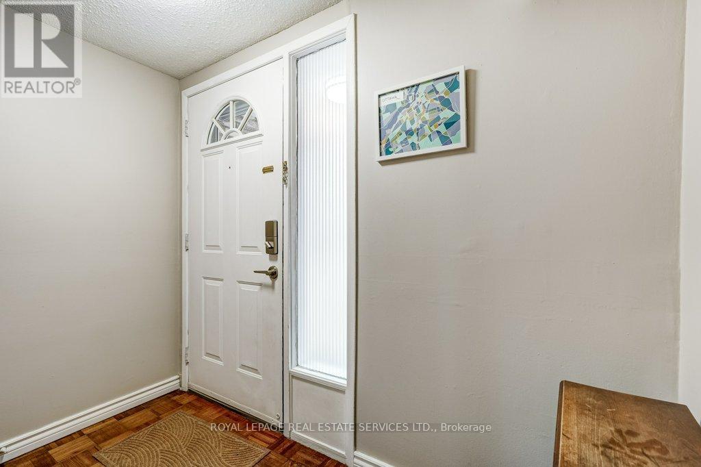 Row / Townhouse for Sale in 68 - 915 INVERHOUSE DRIVE|Mississauga (Clarkson), Ontario L5J4B2 5