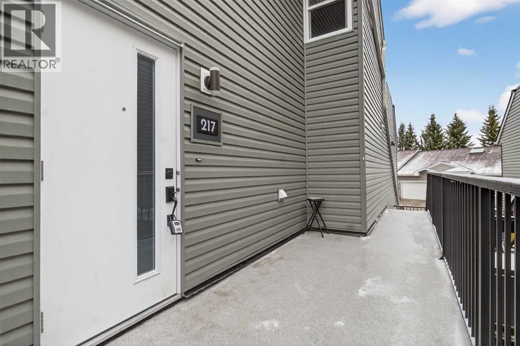 Row / Townhouse for Sale in 217, 36 Glamis Green SW|Calgary, Alberta T3E6V1 2