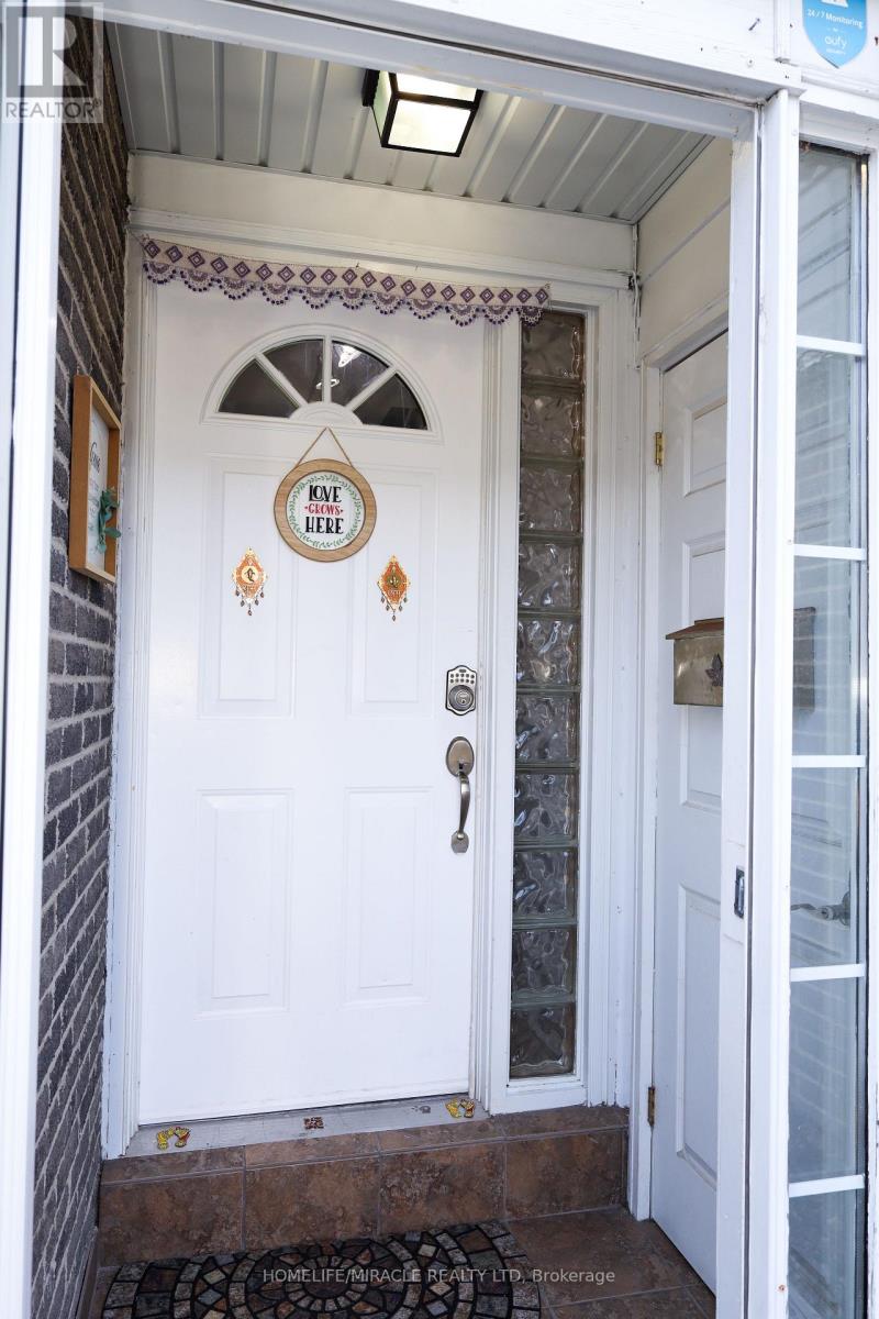 Row / Townhouse for Sale in 64 - 2440 BROMSGROVE ROAD|Mississauga (Clarkson), Ontario L5J4J7 4