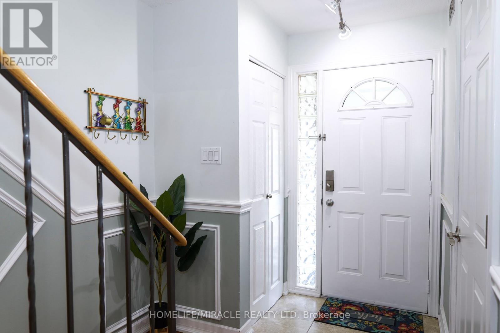 Row / Townhouse for Sale in 64 - 2440 BROMSGROVE ROAD|Mississauga (Clarkson), Ontario L5J4J7 5