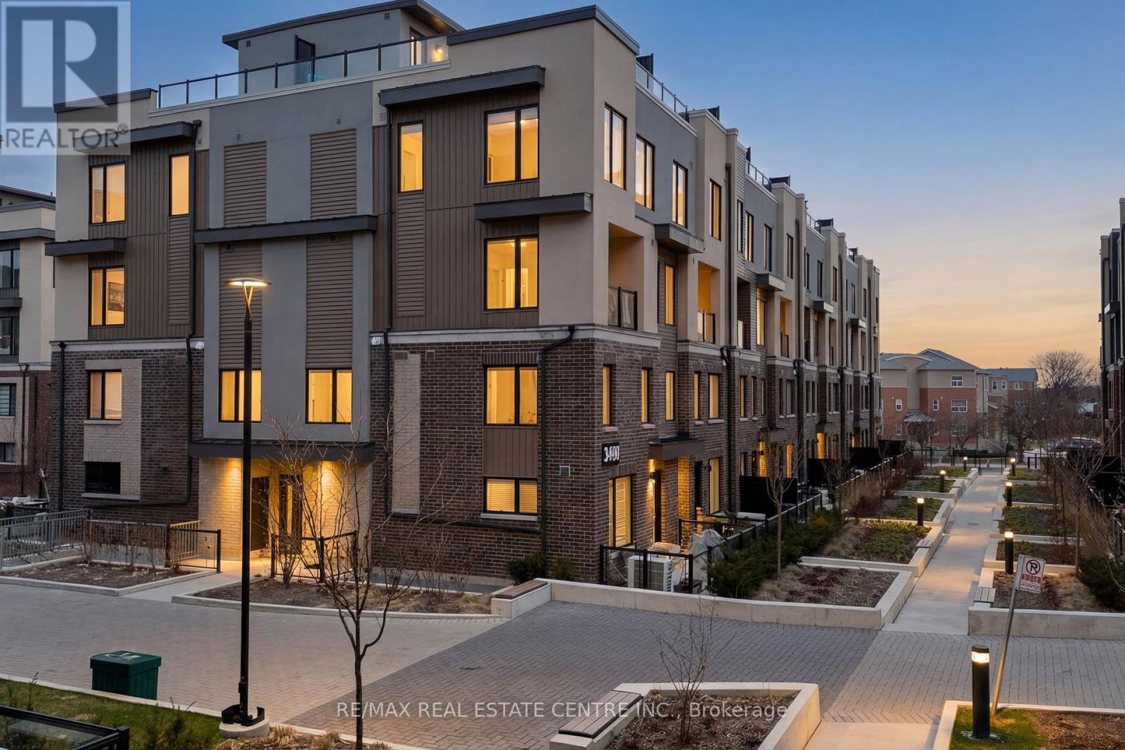 Row / Townhouse for Sale in 18 - 3409 RIDGEWAY DRIVE|Mississauga (Erin Mills), Ontario L5L0B9 2