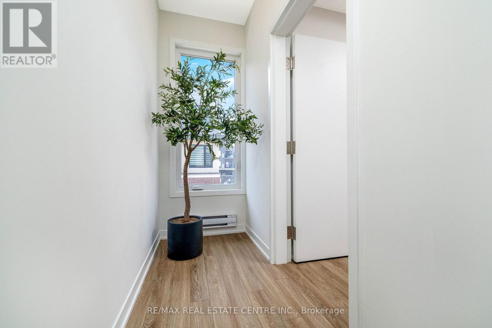 Row / Townhouse for Sale in 18 - 3409 RIDGEWAY DRIVE|Mississauga (Erin Mills), Ontario L5L0B9 4